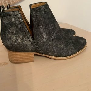 Vici Dolls Grey Metallic Side Split Bootie-size 8